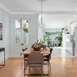 Cozy Townhouse With Table Mountain Views