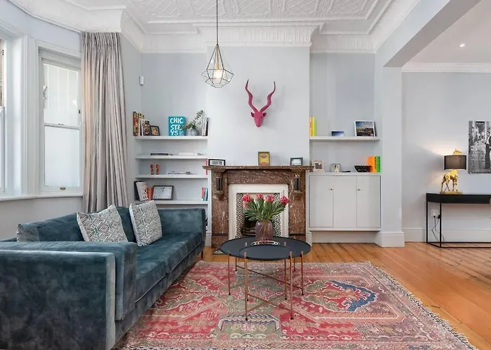 Cozy Townhouse With Table Mountain Views