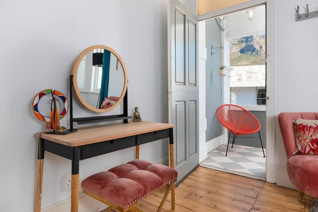 Cozy Townhouse With Table Mountain Views Apartment